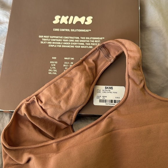 Skims L/XL core control thong in sienna - Picture 4 of 4